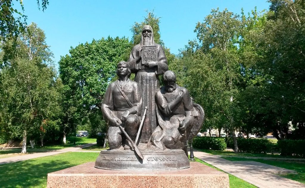 Памятник Никону Шилову и Петру Слоте